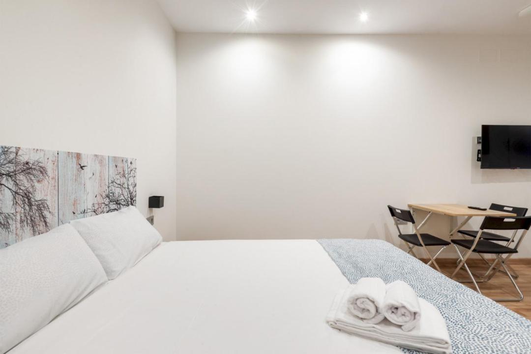 1 Bedroom 1 Bathroom Furnished - Justicia - Modern - Mintystay Madrid Bagian luar foto